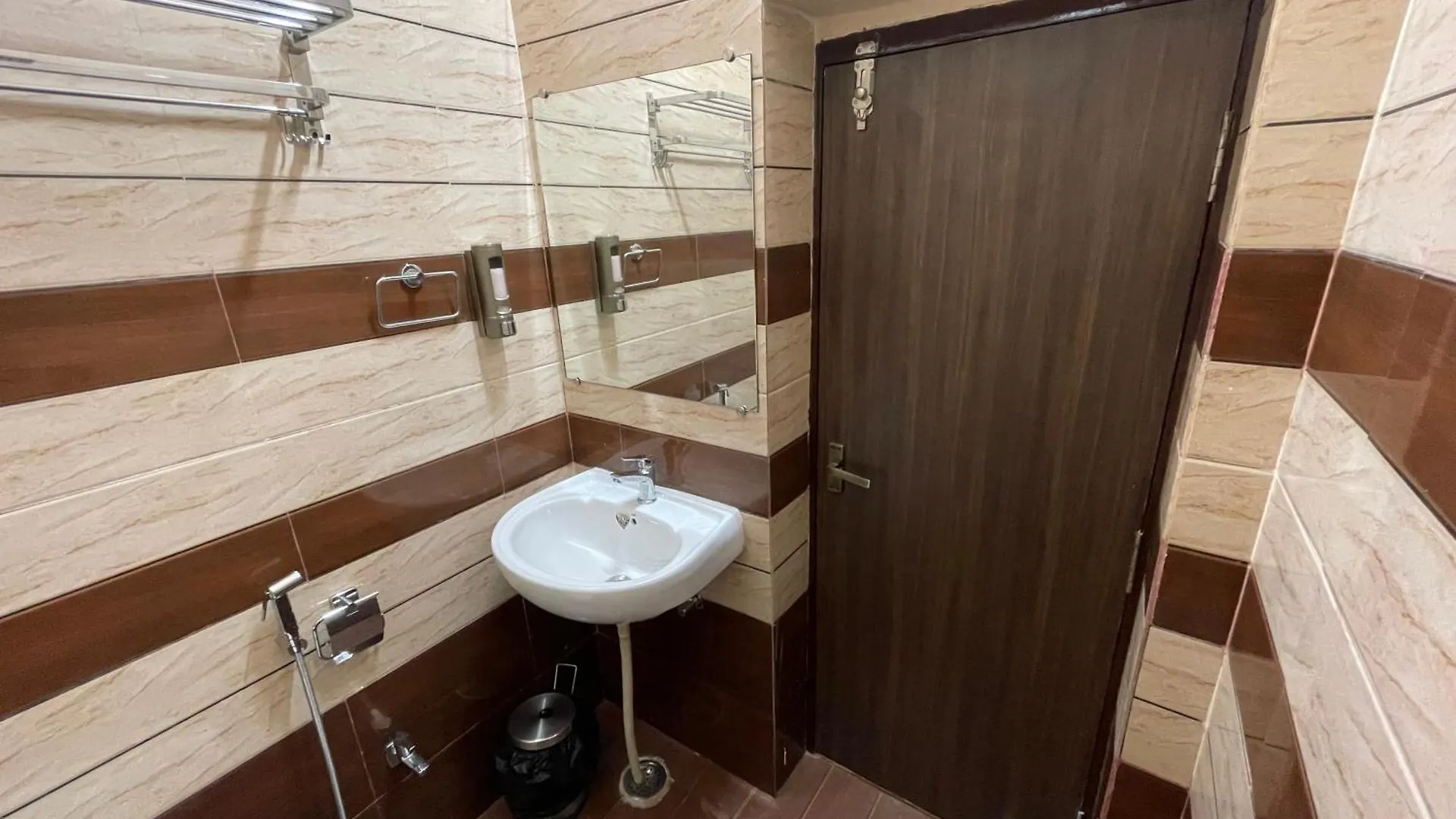 ***  Hotel Kashi Awahan! Near Vishvanath Temple Βαρανάσι Ινδία